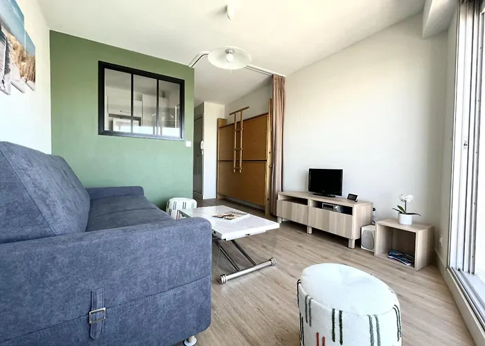 Pretty And Bright With View On The Harbor Apartment *