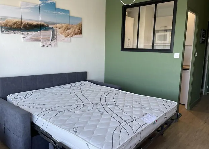 Pretty And Bright With View On The Harbor *